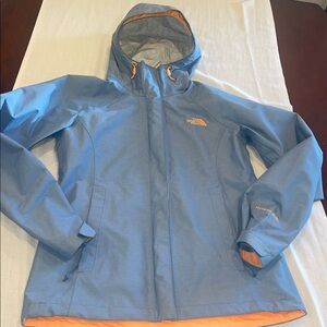 T0102101 The North Face Hyvent 2.5L Rain Sky Blue Hiking Hooded Zip  SZ XS EUC